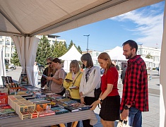 Китайские и русские писатели встретились в Благовещенске на книжном фестивале «Берег»