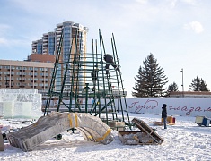 В Благовещенске возводят зимний городок