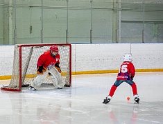 В Благовещенске провели турнир по хоккею с мячом в память об участнике спецоперации