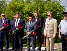 В день города прошли торжественные церемонии возложения цветов