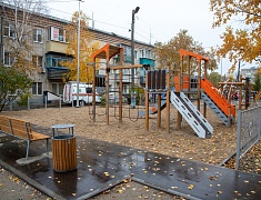 Жители еще двух благовещенских дворов получили современные игровые площадки