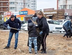«Город берегу»: жители Благовещенска массово вышли на субботник