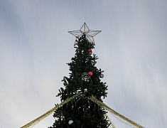 Театрализованная игровая программа для всей семьи "Рождество по-русски" прошла на центральной площади Благовещенска