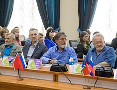 В Благовещенске открыли международный писательско-издательский форум