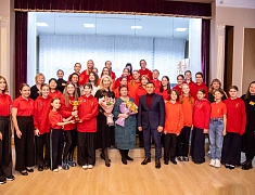 Мэр Благовещенска Олег Имамеев вручил кубок наставнику месяца