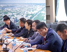 В рамках «АмурЭкспофорума‑2026» представители администрации Благовещенска встретились с делегациями городов Суйхуа, Хэйхэ и района Айхуэй