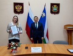 Мэр Благовещенска Олег Имамеев наградил победителей конкурса "Город в праздничном наряде"