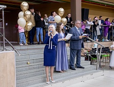 Больше 400 благовещенцев закружил кадетский бал