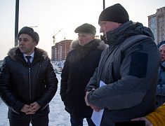 Темпы работ по возведению берегоукрепления Амура и Зеи оценили мэр амурской столицы Олег Имамеев