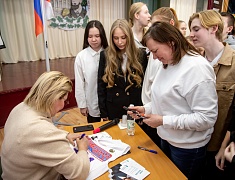 Трёхкратная Олимпийская чемпионка Юлия Чепалова поделилась историей побед и мотивацией с благовещенскими школьниками и спортсменами