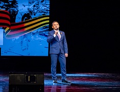 Благовещенские артисты исполнили патриотические песни на городском концерте