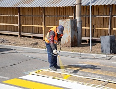 В Благовещенске обновляют дорожную разметку 