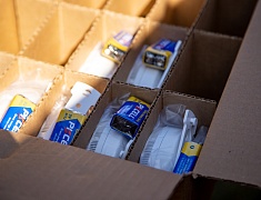 Сотрудники ГОЧС раздают пожарные извещатели