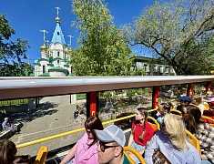 Двухэтажный автобус-кабриолет «провел» первую экскурсию по Благовещенску
