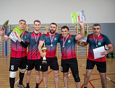 В Благовещенске депутаты, сотрудники мэрии и прокуратуры сыграли в волейбол