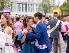 В Благовещенске отгремел выпускной