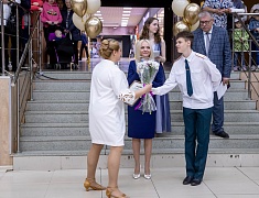 Больше 400 благовещенцев закружил кадетский бал