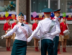 Во всех школах Благовещенска прозвенели последние звонки