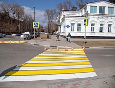 В Благовещенске обновляют дорожную разметку 