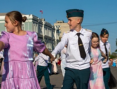 Бал цветов и Семейный бал украсили Благовещенск