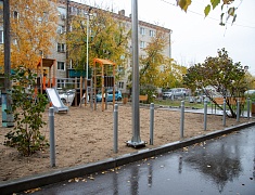 Жители еще двух благовещенских дворов получили современные игровые площадки
