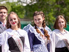 Во всех школах Благовещенска прозвенели последние звонки
