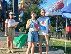  Благовещенцам вручили знаки ГТО в День семьи, любви и верности