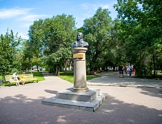 Мэр Благовещенска Олег Имамеев провел рабочее совещание по благоустройству сквера Приемыхова