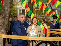 В амурской столице праздничной программой открыли сквер водников