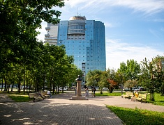 Мэр Благовещенска Олег Имамеев провел рабочее совещание по благоустройству сквера Приемыхова