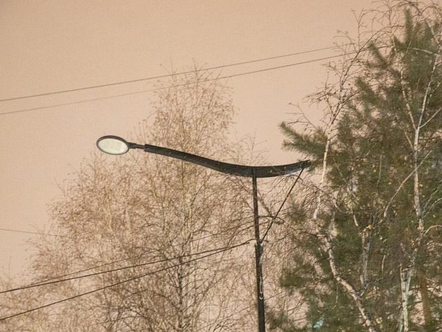 На всем протяжении улицы Институтской в Благовещенске модернизируют освещение 