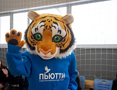 В Благовещенске депутаты, сотрудники мэрии и прокуратуры сыграли в волейбол