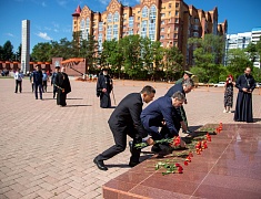 Цветы в память о подвиге советских солдат возложили в Благовещенске