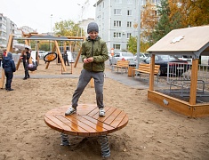 Жители еще двух благовещенских дворов получили современные игровые площадки