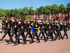 Цветы в память о подвиге советских солдат возложили в Благовещенске