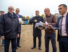 В новой школе в микрорайоне Благовещенска утепляют фасад и готовятся запускать тепло