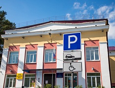 Выездное совещание у школы № 22 провел мэр Благовещенска Олег Имамеев