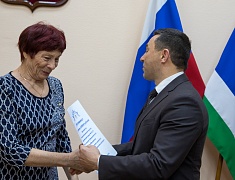 Мэр Благовещенска Олег Имамеев наградил победителей и участников конкурса «Город в праздничном наряде»