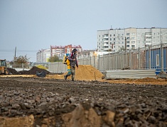 В новой школе в микрорайоне Благовещенска утепляют фасад и готовятся запускать тепло