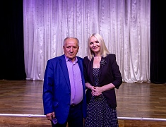 Знаки «50 лет Байкало-Амурской магистрали» вручили благовещенцам