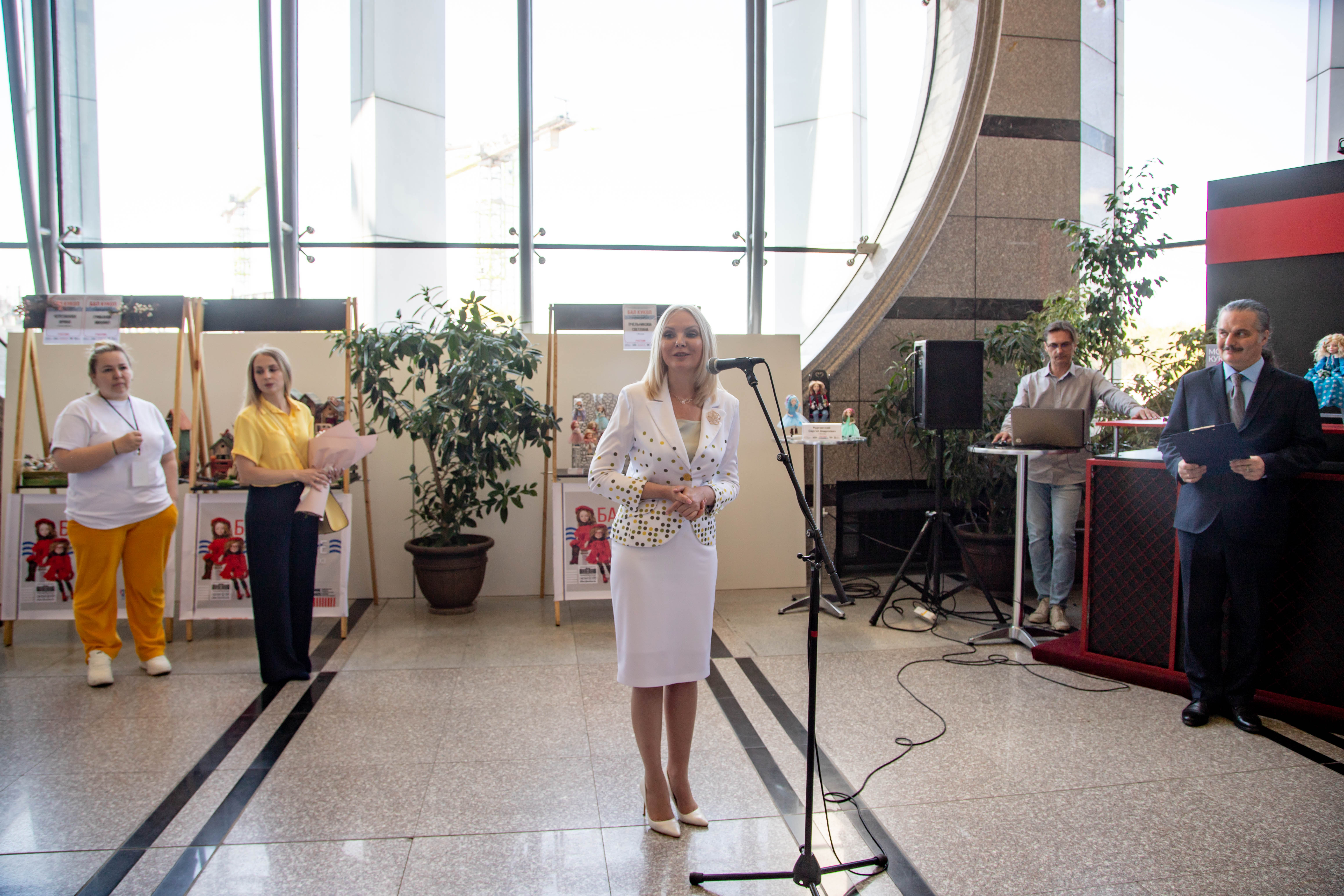 В Благовещенске впервые прошел Бал кукол