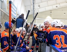 Соревнования по хоккею памяти Героя России Владимира Барахтенко прошли на стадионе «Спартак»