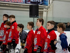 В Благовещенске впервые проходят отборочные игры турнира по русскому хоккею на призы патриарха Московского и всея Руси