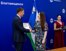 В Благовещенске работников торговли отметили Почетными грамотами