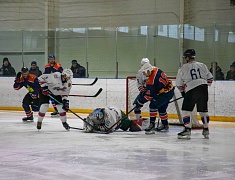 Соревнования по хоккею памяти Героя России Владимира Барахтенко прошли на стадионе «Спартак»