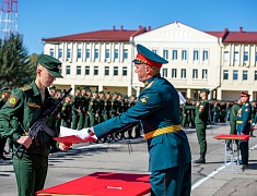 Благовещенские курсанты приняли воинскую присягу на плацу ДВОКУ