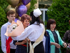 Во всех школах Благовещенска прозвенели последние звонки