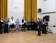 В Благовещенске в танце закружились более сотни студентов