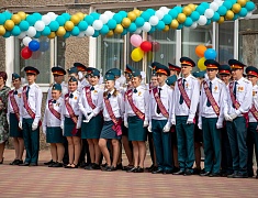 Во всех школах Благовещенска прозвенели последние звонки