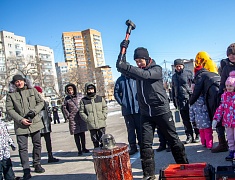 Благовещенцы проводили зиму блинами и хороводами